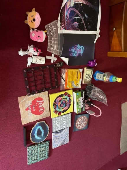Photo of free decorations, lamps, wall art (Bloomfield) #1