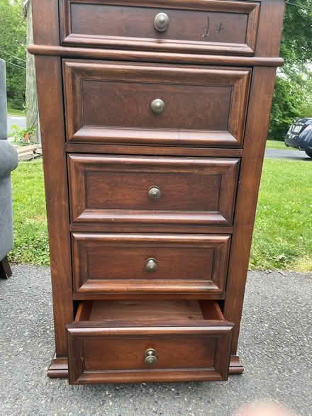 Photo of free Small space dresser (McLean/Falls Church.) #2