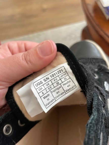 Photo of free Uggs sneakers sz 6-6.5 (Limehouse E1) #4