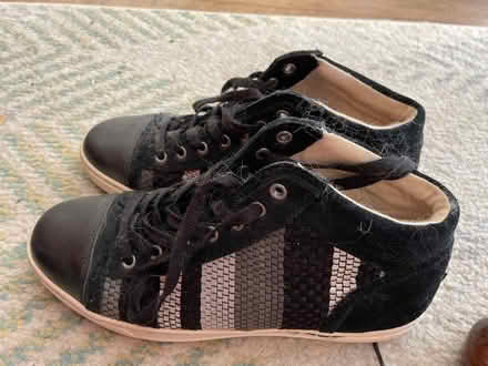 Photo of free Uggs sneakers sz 6-6.5 (Limehouse E1) #1