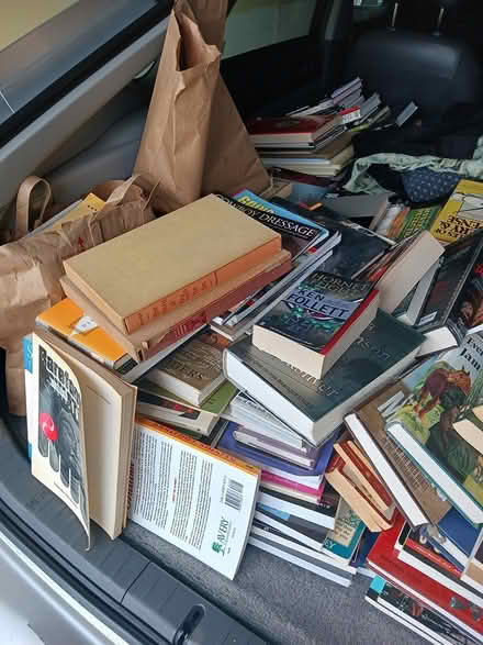 Photo of free books (6th between g and h in Arcata) #2