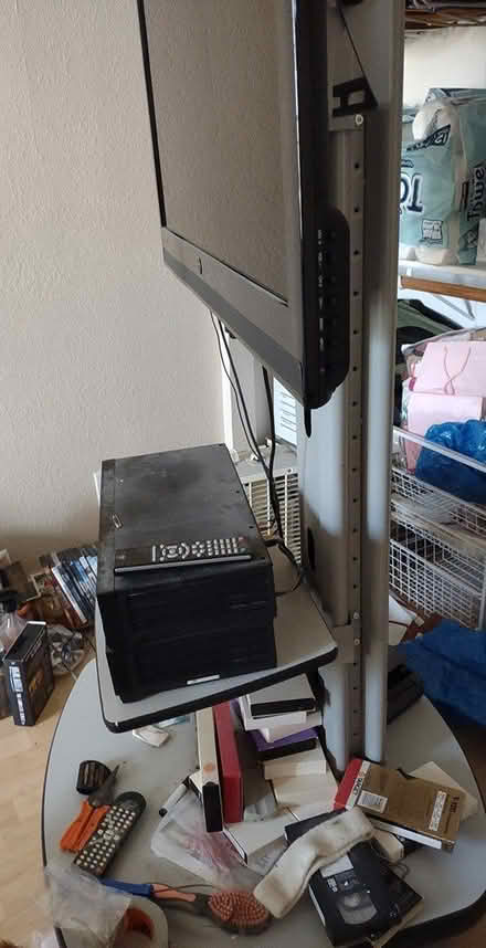 Photo of free Tv stand and 40 inch flat screen tv (near 237 in Sunnyvale) #2