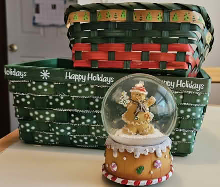 Photo of free Christmas baskets and snow globe (Powhatan Crossing) #1