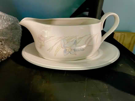 Photo of free Nice 2-piece gravy boat (20882, Laytonsville) #1