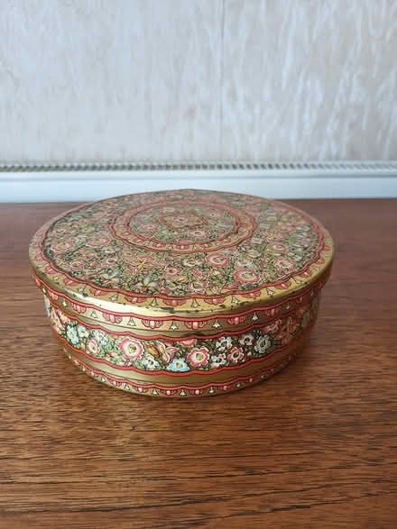 Photo of free 'Vintage' round biscuit tin (Hove, BN3) #2