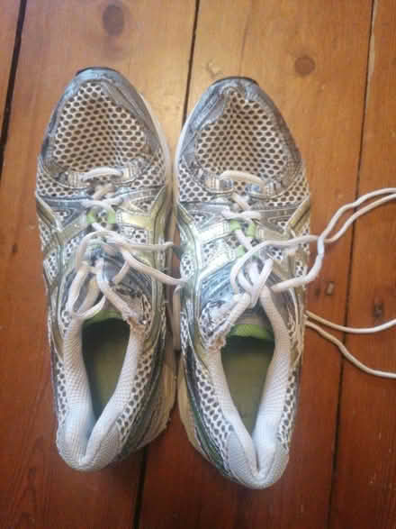 Photo of free ASICS running shoes size France 40 (Belsize Park) #1