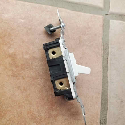 Photo of free Light switch (Carlisle / Gibson) #3