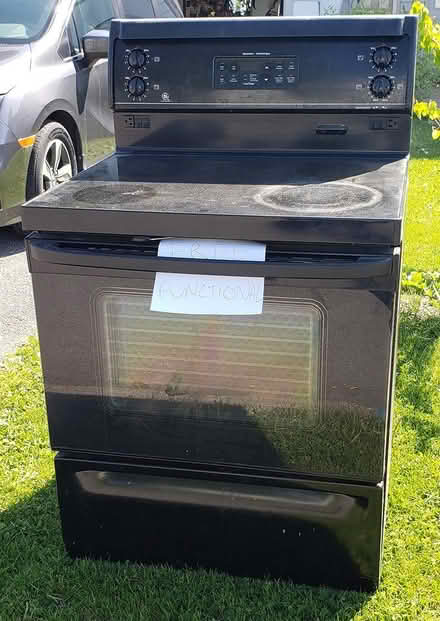 Photo of free Stove at the curb (Trend Arlington) #1
