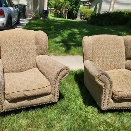 Photo of free curb alert - chairs (Worthington) #1