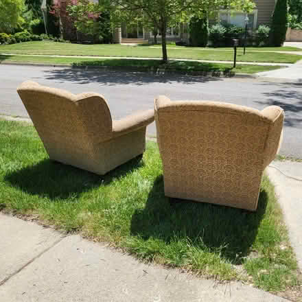 Photo of free curb alert - chairs (Worthington) #2