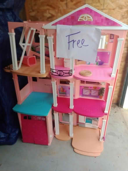 Photo of free Play Doll House (northend 32nd Central area) #1