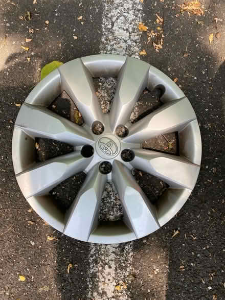 Photo of Corolla wheel cover (Rockville) #1