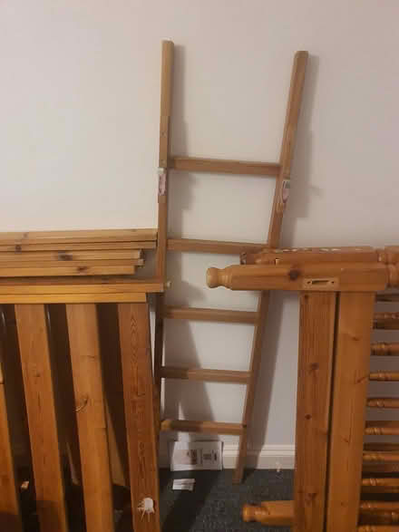 Photo of free Bunk bed can use as 2 singles (WD24 Watford) #3