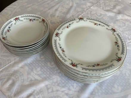 Photo of free 8 Dinner Plates and 8 Desert Bowls (Fareham PO15) #2