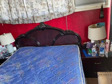 Photo of queen bed (Hollister) #2