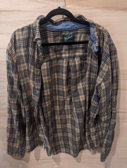 Photo of free Men's long sleeve button dows (Shell gas station, Hampton NJ) #1