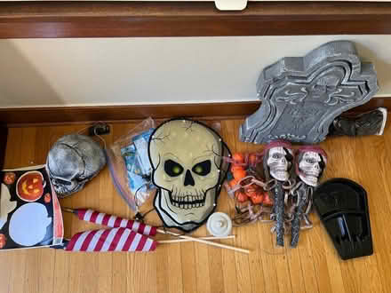 Photo of free Holiday decorations (Capitol Hill) #1