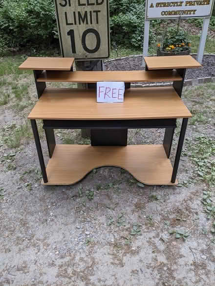 Photo of free Desk (Sylvan Lake, Hopewell Jct. NY) #3