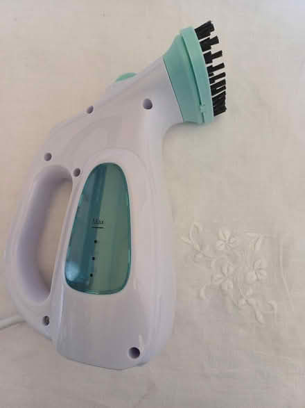 Photo of free clothes steamer (Wakefield WF1) #1