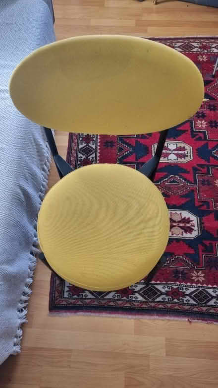 Photo of free Yellow dining chair (N16 Stoke Newington) #1