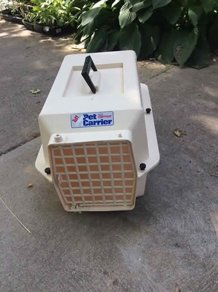 Photo of free Pet carrier (Lawrenceburg, IN) #1