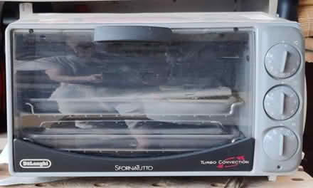Photo of free Delonghi convection benchtop oven (Swanson Auckland) #2
