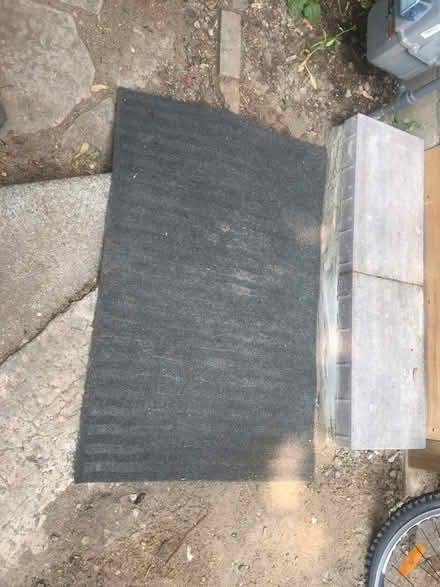 Photo of free outdoor mat (near ossington subway) #1