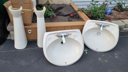 Photo of free 2 pedestal sinks. Almond color (West side unincorporated area) #1