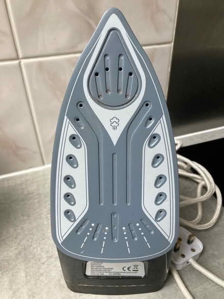 Photo of free Working Sainsbury’s steam iron (SW4) #2