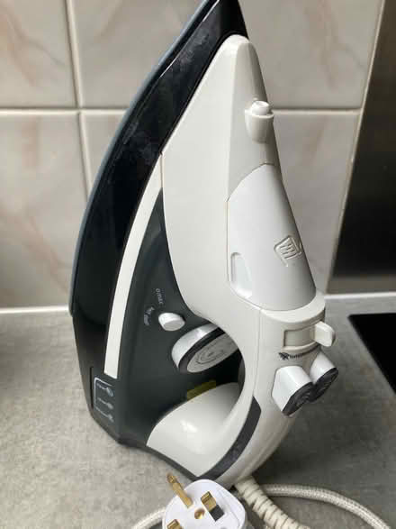 Photo of free Working Sainsbury’s steam iron (SW4) #1