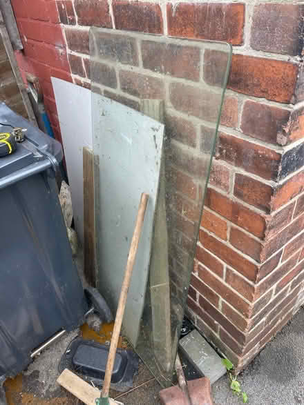 Photo of free Large glass table top (S65 rotherham) #1