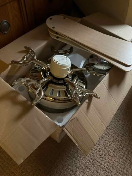 Photo of free Ceiling Fan (N Arlington near Marymount) #1