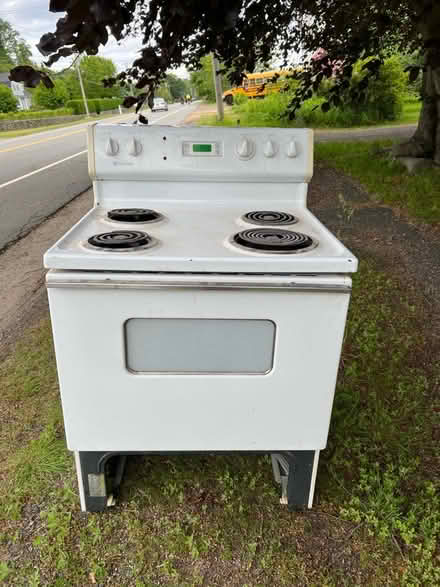 Photo of free Four burner electric stove/oven (Newbury close to Tendercrop) #1