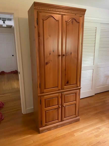 Photo of free Bureau/Armoire (Robbins Park (Robbins Park(East Acton)) #2