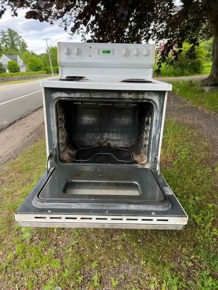 Photo of free Four burner electric stove/oven (Newbury close to Tendercrop) #2