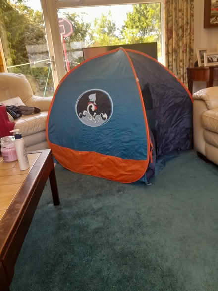 Photo of free Children's pop up beach tent (ME19 West Malling area) #1