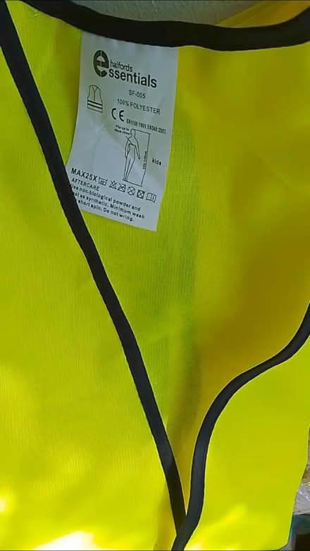 Photo of free child's hi viz jacket (Haywards Heath RH16) #1