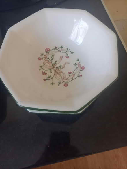 Photo of free 4 bowls (Isleworth TW7) #1
