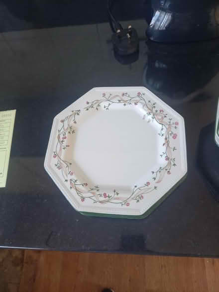 Photo of free 4 side plates (Isleworth TW7) #1