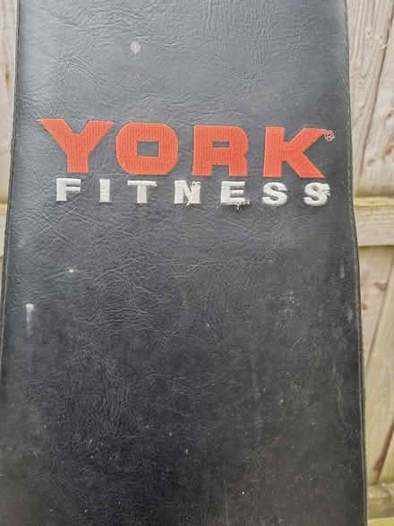 Photo of free York bench press (LS21) #1