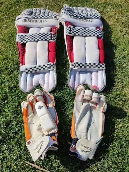 Photo of free Cricket Pads & Gloves (CM11) #2