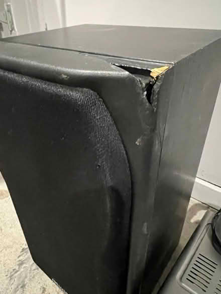 Photo of free Audio Unit and Speakers (Wedgwood) #3