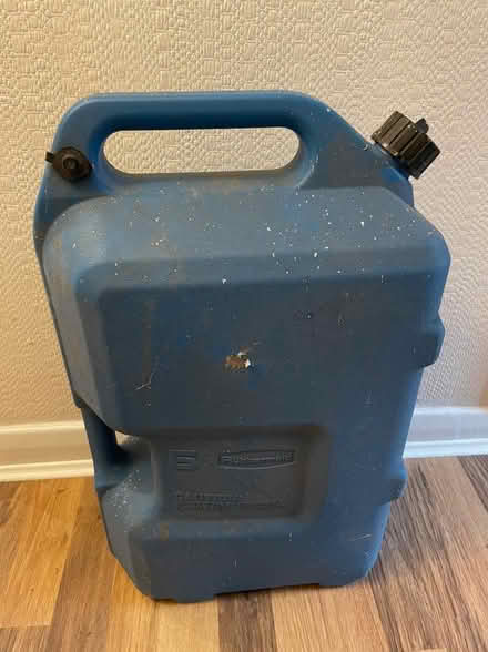 Photo of free 6 gallon water container (Beaconsfield HP9) #1