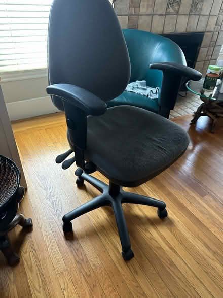 Photo of free Office chair (North Oakland) #1
