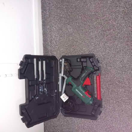 Photo of free Glue gun (Gateshead Tyne and Wear NE10) #1