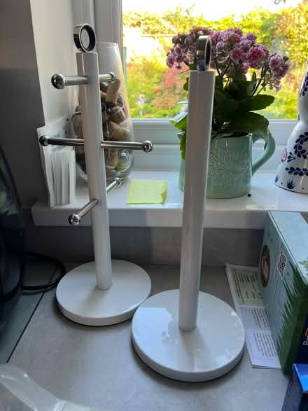 Photo of free Cup and paper towel holder (B77) #1