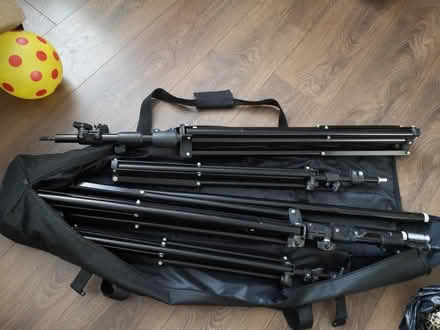 Photo of free Tripods for photography backdrop (Gracemount) #1