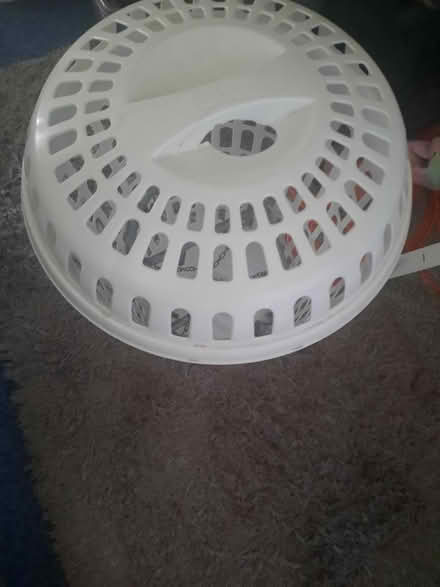 Photo of free White washing basket (S26) #2