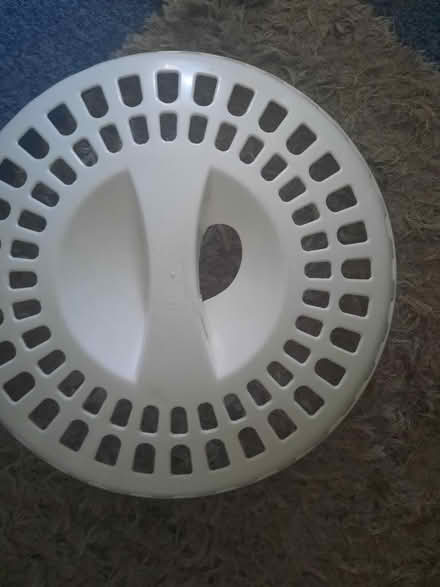 Photo of free White washing basket (S26) #1