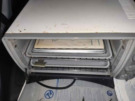 Photo of free Delonghi convection benchtop oven (Swanson Auckland) #4